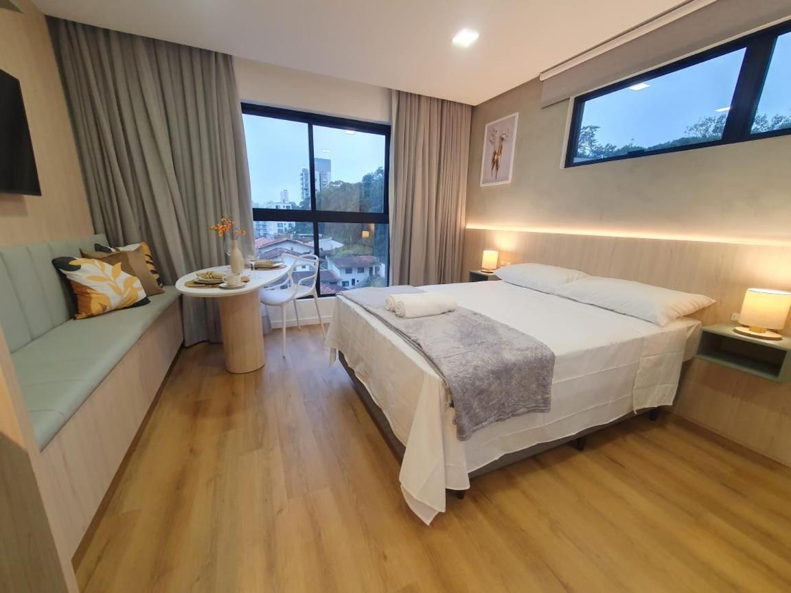 Loft Novo Todo Mobiliado Com Wifi Piscina E Proximo A Oktober *